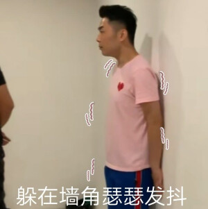 开折扇轻摇，且将醒木敲。身着美华服，底联升布鞋。唱德云小曲，打竹香御子。