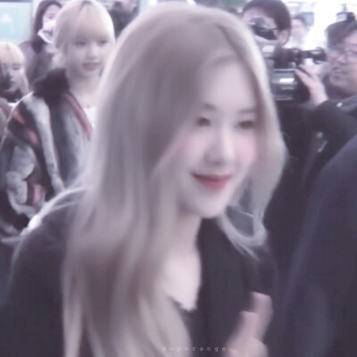 
//rosé
原截程嫣