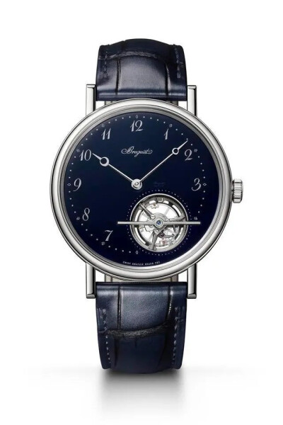 宝玑（BREGUET）经典系列5367超薄自动上链陀飞轮腕表
铂金表壳/直径41毫米/厚度7.45毫米/防水30米
厚度是最后的看点，低于8毫米是超薄腕表，某种程度上来讲，超薄是腕表的一项复杂功能，而带有陀飞轮的腕表要做到…