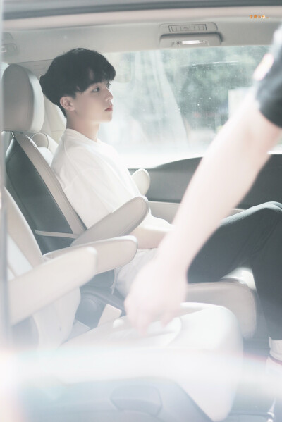 《格格不入》❤