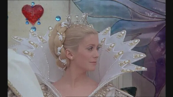 凯瑟琳·德纳芙
Catherine Deneuve
驴皮公主