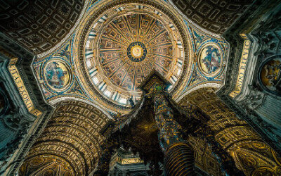 伟大的文化瑰宝——梵蒂冈城，城内的建筑如圣彼得大教堂（Basilica di San Pietro in Vaticano）、圣彼得大殿（Basilica di San Pietro in Vaticano）、西斯廷教堂（Cappella Sistina）等都是世界上重要的建筑作品