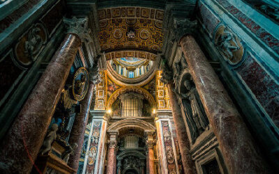 伟大的文化瑰宝——梵蒂冈城，城内的建筑如圣彼得大教堂（Basilica di San Pietro in Vaticano）、圣彼得大殿（Basilica di San Pietro in Vaticano）、西斯廷教堂（Cappella Sistina）等都是世界上重要的建筑作品