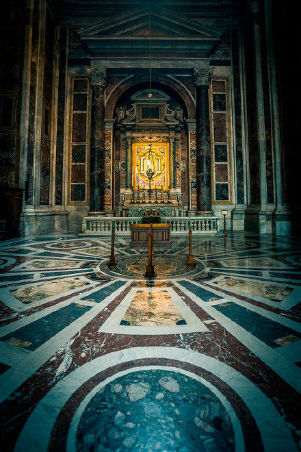 伟大的文化瑰宝——梵蒂冈城，城内的建筑如圣彼得大教堂（Basilica di San Pietro in Vaticano）、圣彼得大殿（Basilica di San Pietro in Vaticano）、西斯廷教堂（Cappella Sistina）等都是世界上重要的建筑作品