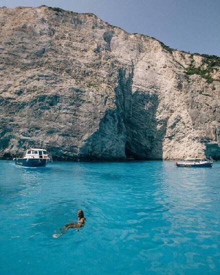 太阳的后裔取景地，位于希腊Zakynthos，有天堂之岛美誉的沉船湾