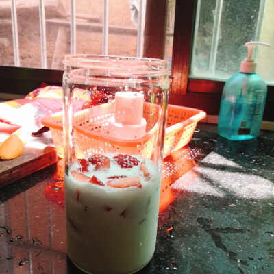 葡萄果汁 炒饭 桑葚 鸡翅 巴沙鱼 草莓牛奶 柠檬虾 草莓养乐多