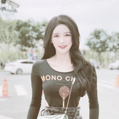 自己调的滤镜原图来自蔡卓宜的微博和小姐姐的合拍中拿图请点赞评论或者收藏如果不点赞评论或者收藏的话后果会很严重