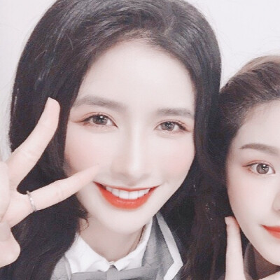 自己调的滤镜原图来自蔡卓宜的微博和小姐姐的合拍中拿图请点赞评论或者收藏如果不点赞评论或者收藏的话后果会很严重