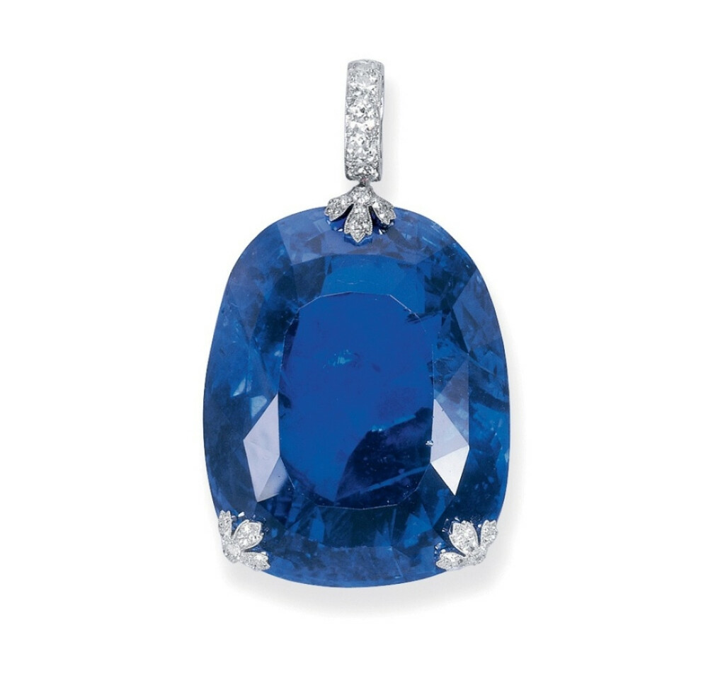 「Queen of Romania」蓝宝石
重478.68ct，曾在2003年的 Christie’s 日内瓦拍卖以近150万美元成交。