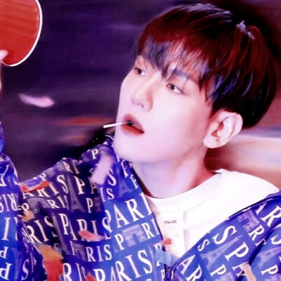 “吃糖吗 妹妹。”
原截 泊厮野