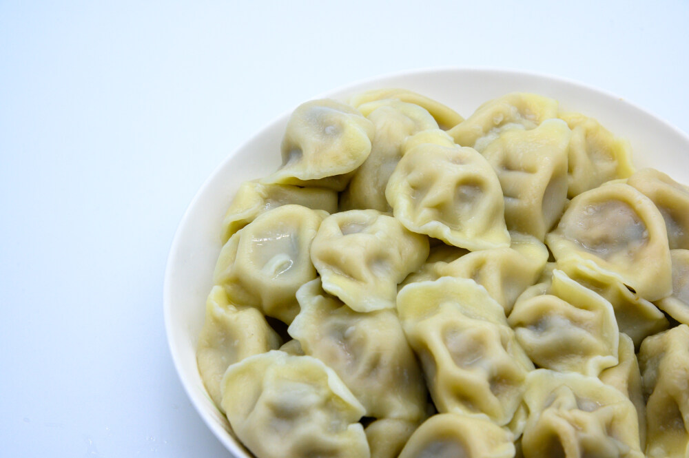 饺子 水饺 煮 熟食 煮饺子 面食 白色瓷盘 白色背景 调料 馅料 肉馅 菜馅 瓷盘 圆形 圆形瓷盘 白色 静物 概念 艺术 食品 中国 排列 特写 团圆饭 饮食 中国菜 美味 主食 春节 年夜饭 摄影 生活方式 中国文化 传统节日 庆典 健康食物 状态 塞满了的 中国元素 饮食文化 传统食物
