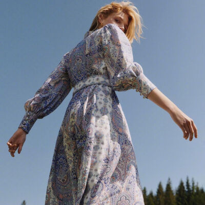 Zimmermann x MyTheresa Summer 2020. 夏日印花.
模特: Eliza Kallmann.
摄影: Patrick Houi. ​​​