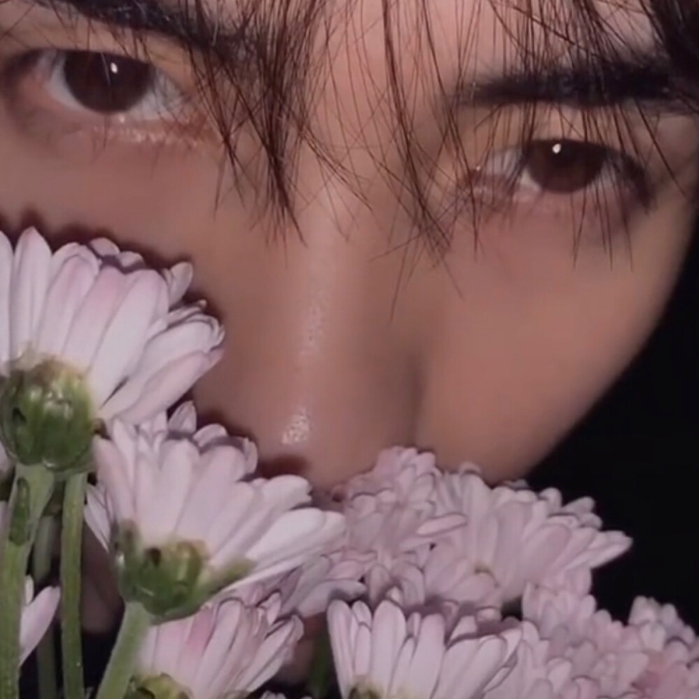 坚定的眼神铸就了我们目光交汇