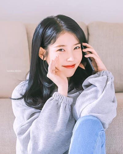 李知恩 IU
cr:花臂小天使