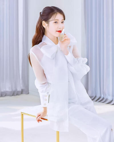 李知恩 IU
cr:花臂小天使