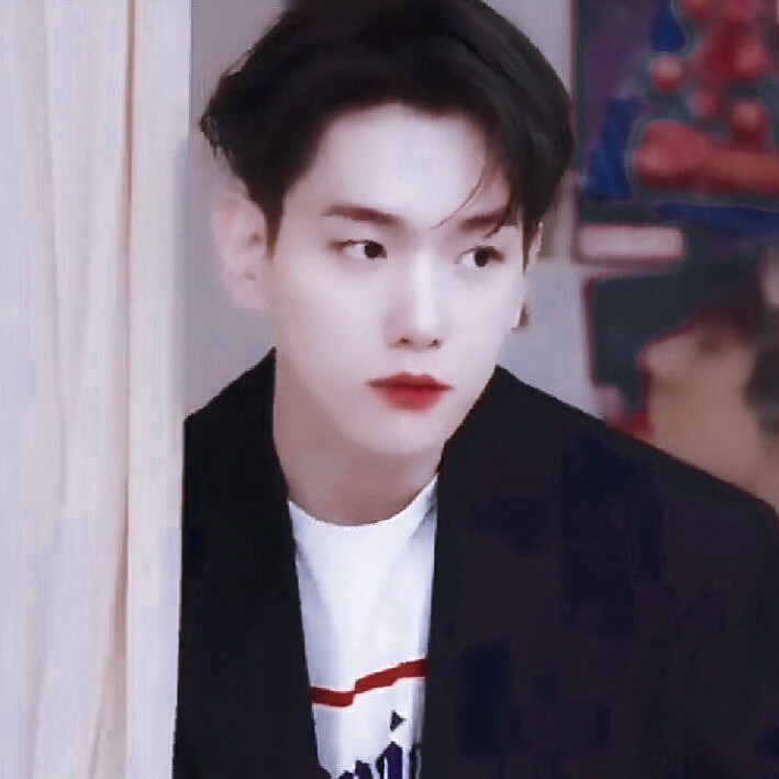 其实我也发现了 我们都在渐渐地走平行线 但是趁着现在 我想好好陪着你