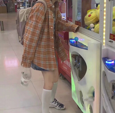 橙色系女圖// 晚安 赏图愉快鸭:)
头像