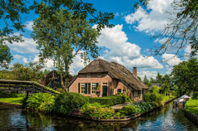 荷兰有一个村子叫Dutch village of Giethoorn（羊角村）