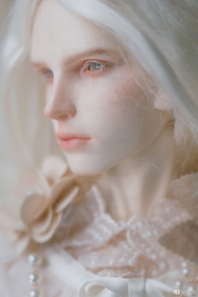 #娃娃bjd#
妆师:荒浍（图源微博）