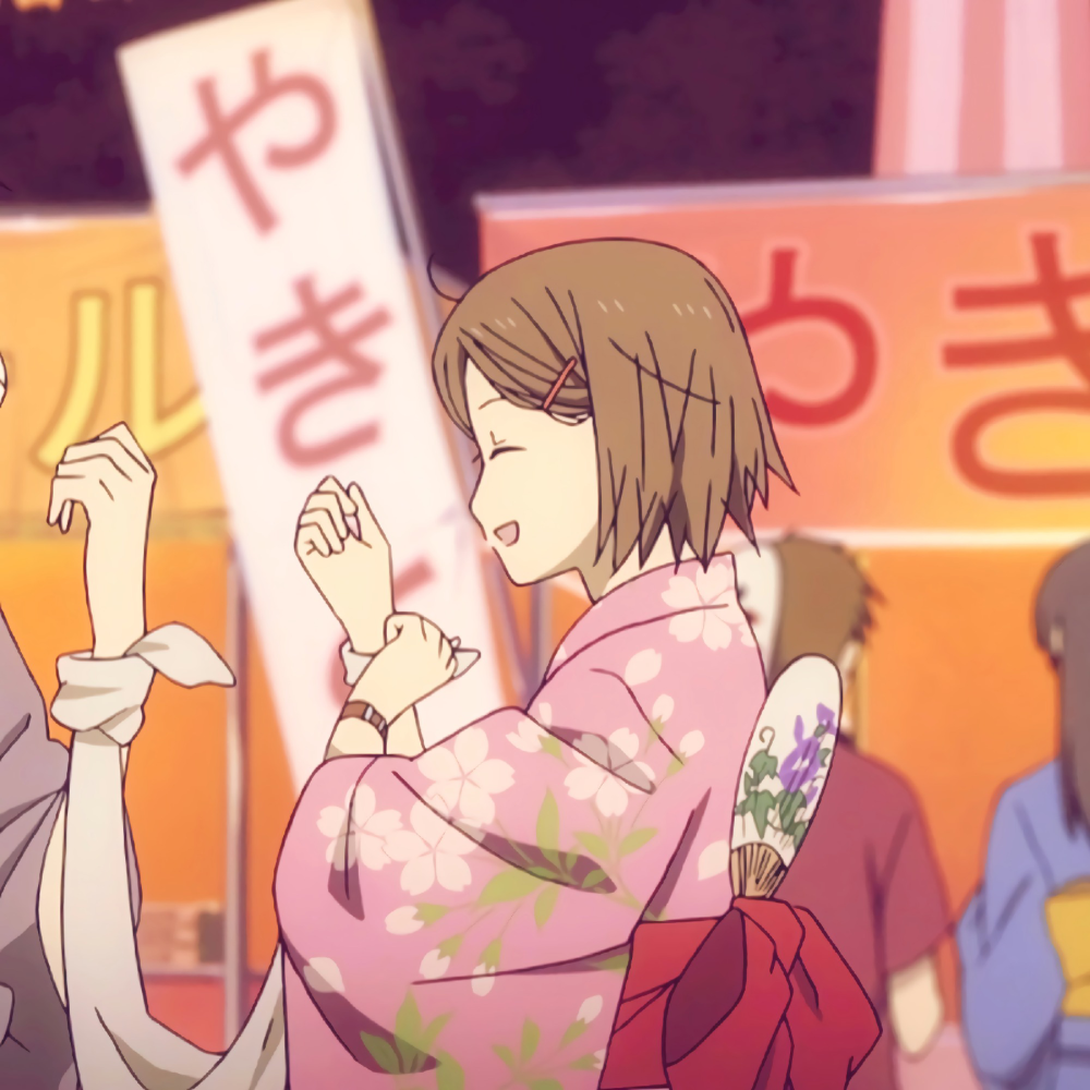 "《萤火之森》 亮亮的繁星洒满低垂的天空 萤火虫躲在森林里舞蹈 水滴