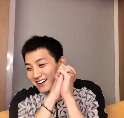 想来想去，翻来覆去。还是想你