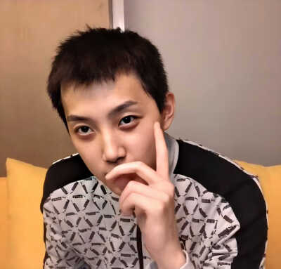 想来想去，翻来覆去。还是想你