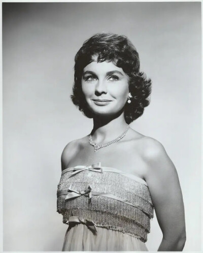 简·西蒙斯
Jean Simmons