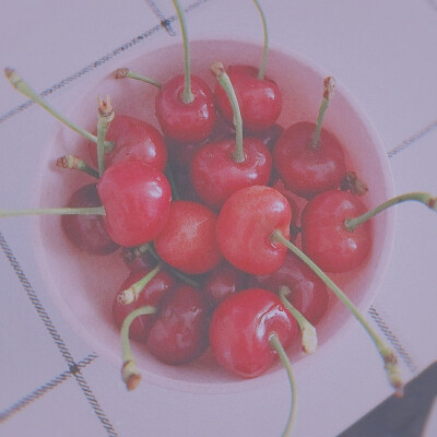 甜甜的樱桃，可可爱爱(๑• . •๑)