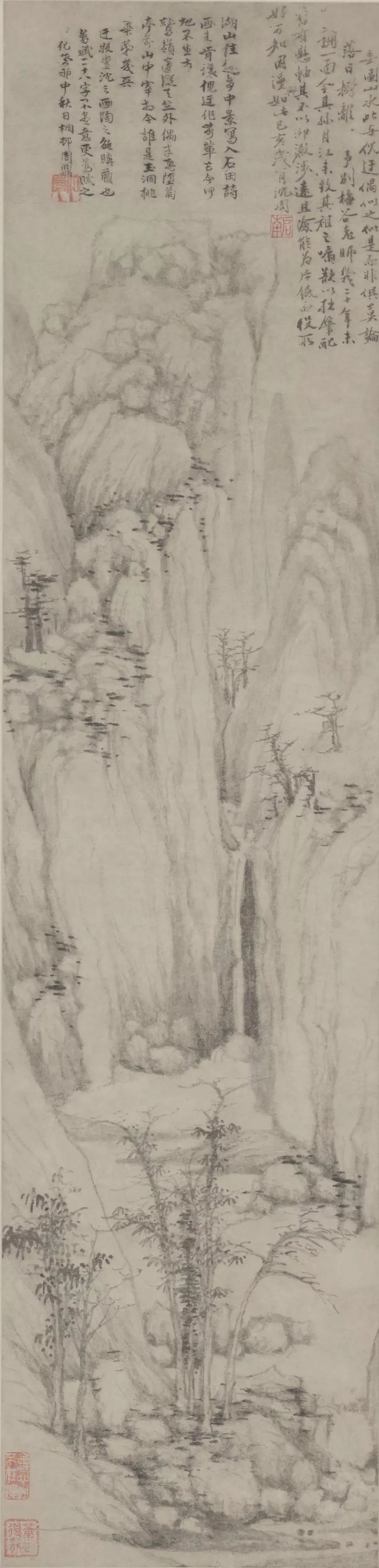 明 沈周《仿倪山水图》，120.5×29.1cm，故宫博物院藏