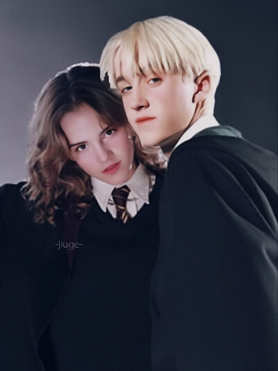 德赫 汤艾
Hermione Granger, Emma Watson; Draco Malfoy, Tom Felton