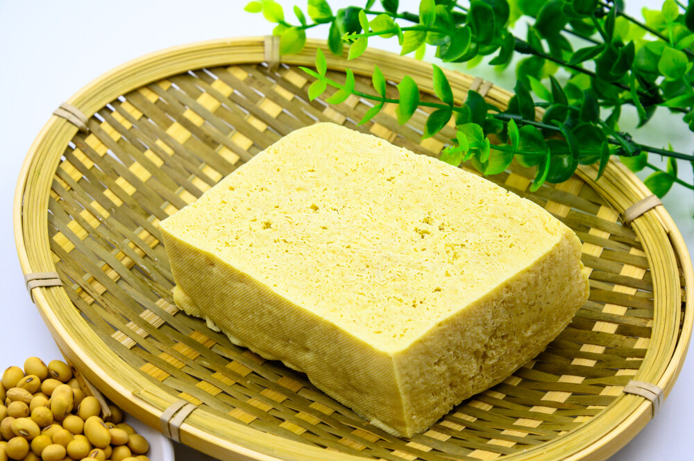 豆腐 冻豆腐 冷冻的 冰冻的 黄豆制品 豆制品 蛋白质 营养 中国食品