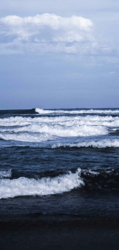 蓝色壁纸〈大海〉
图源于网络
侵权删
也可做聊天背景图