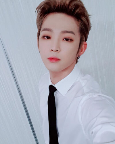 ONEUS 金建学/LEE DO
cr.official_oneus