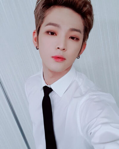 ONEUS 金建学/LEE DO
cr.official_oneus