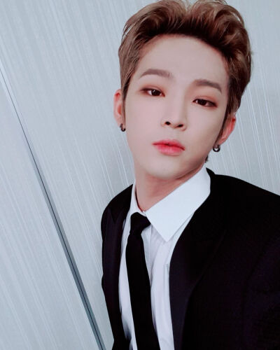 ONEUS 金建学/LEE DO
cr.official_oneus