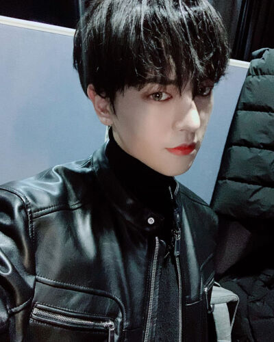 ONEUS 金英助/RAVN
cr.official_oneus