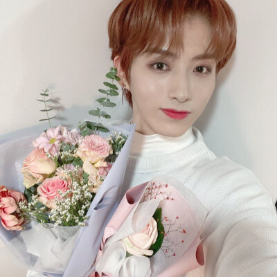 ONEUS 孙东柱/XION
cr.official_oneus