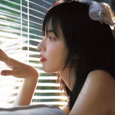 世界是一块忧伤的石头