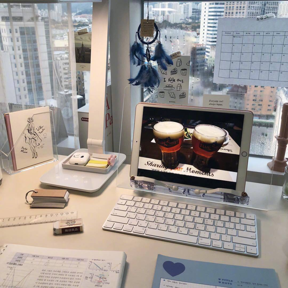 ᴸᵒᵛᵉ ⁱˢ ᵗʰᵉ ᵐᵒˢᵗ ᵈⁱᶠᶠⁱᶜᵘˡᵗ ᵗʰⁱⁿᵍ ⁱⁿ ᵗʰᵉ ʷᵒʳˡᵈ.
（世间万物，爱最难缠。）
家居cr:胶片馆长