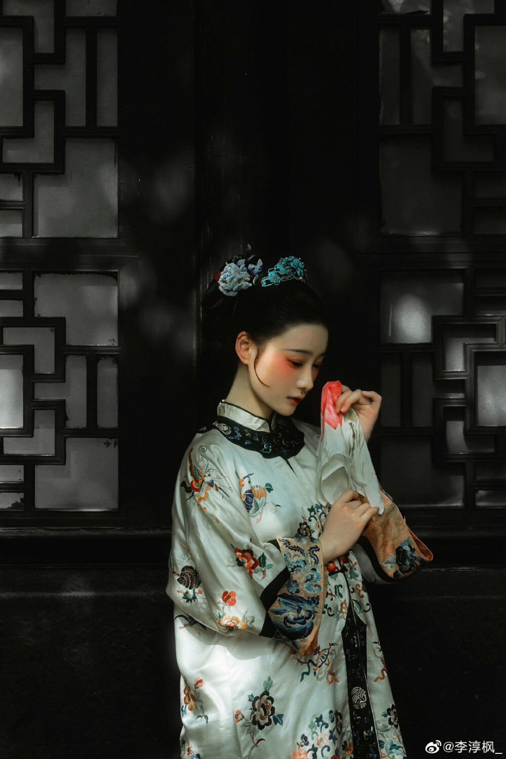 离心碎，空流泪，人不归