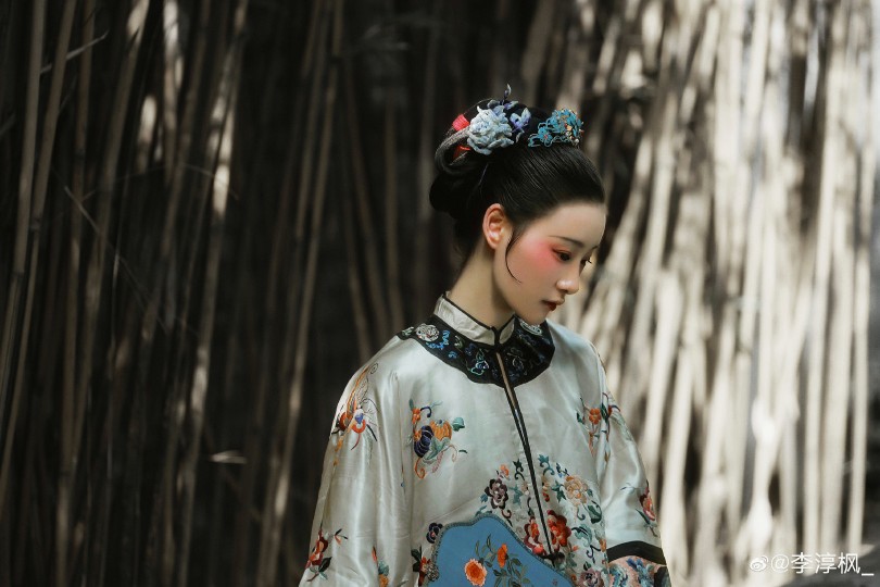 离心碎，空流泪，人不归