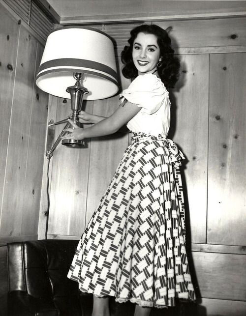 Elizabeth Taylor on the set of of Julia Misbehaves. ​​