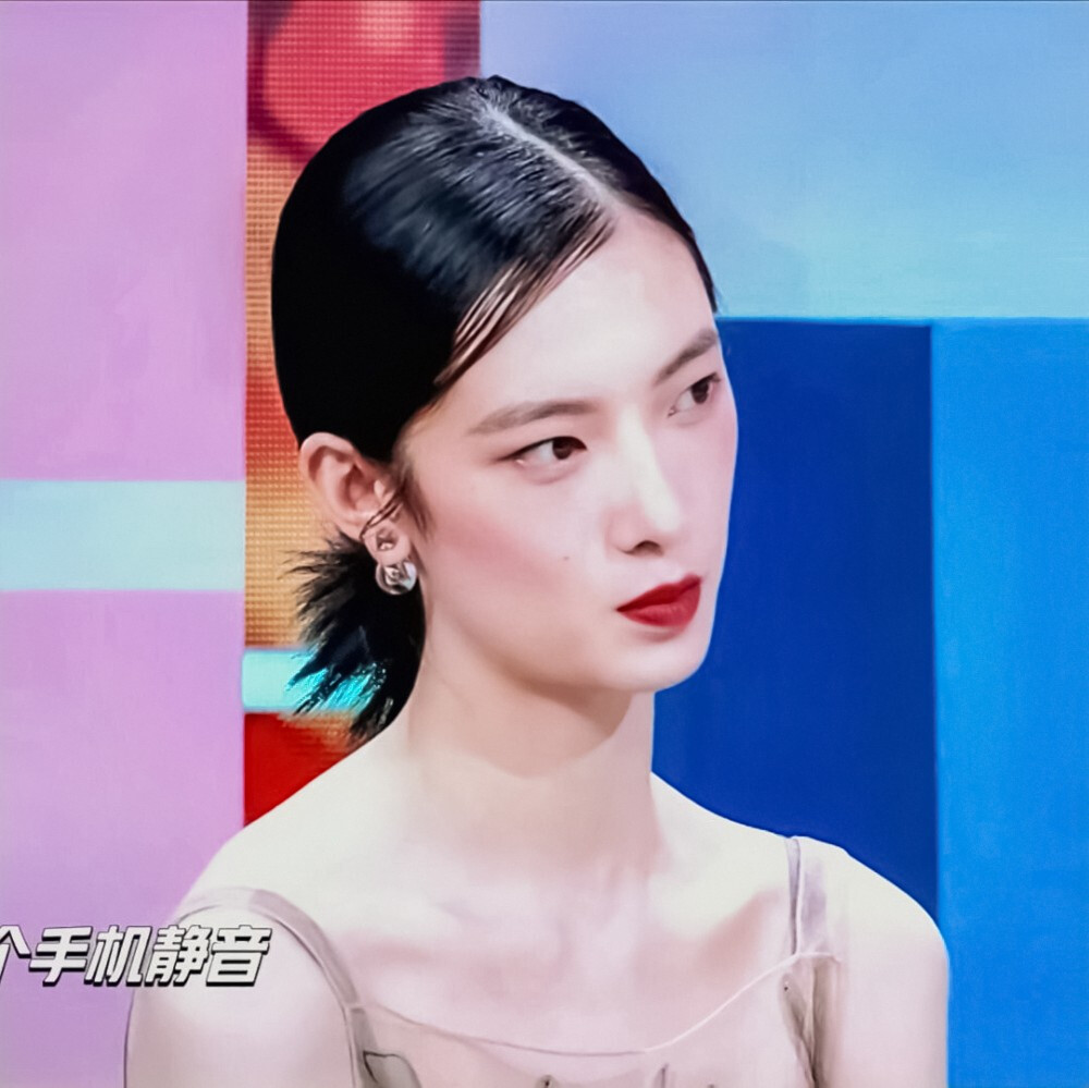 cici项偞婧头像 抱图留言