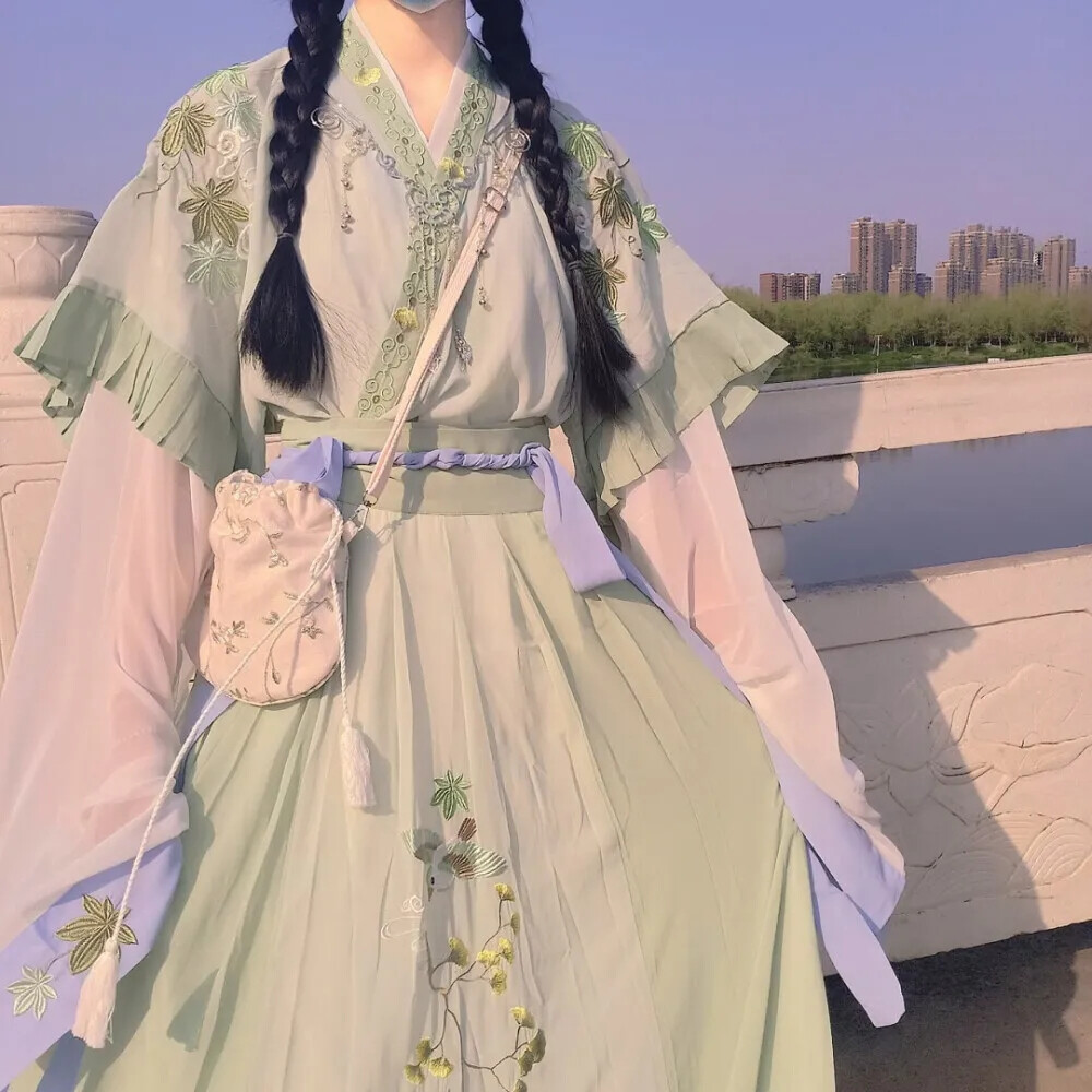 6.10女生头像|部位头像|古风|汉服|
解不开的心结就系成蝴蝶结哦