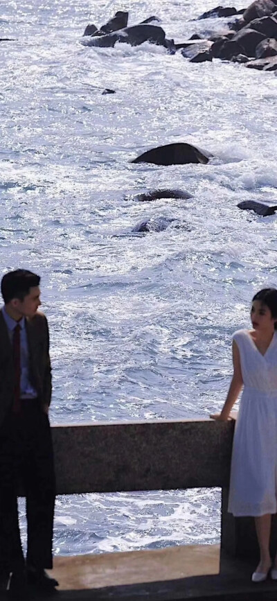 壁纸｜ 出现在别人的世界里要像一份礼物
公众号：莫拾
每日分享壁纸、头像、背景图、文案，分享温柔美好，期待与你相遇～