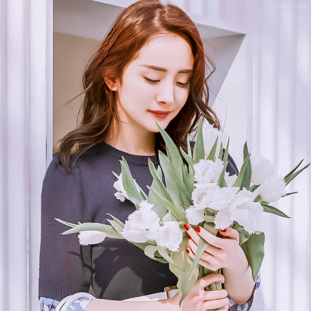 精修的图也太美了吧！！！
杨幂