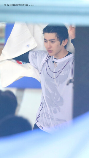 蔡徐坤
美男出浴大概就是如此8⃣️