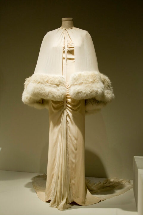 Marlene Dietrich在电影《欲念》中穿的皮草戏服