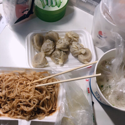 螺蛳粉 虾饺