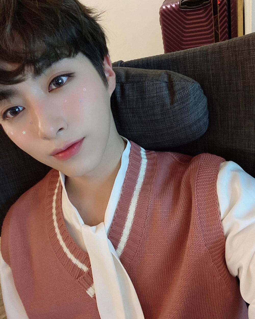 ONEUS 孙东柱/XION
cr.official_oneus